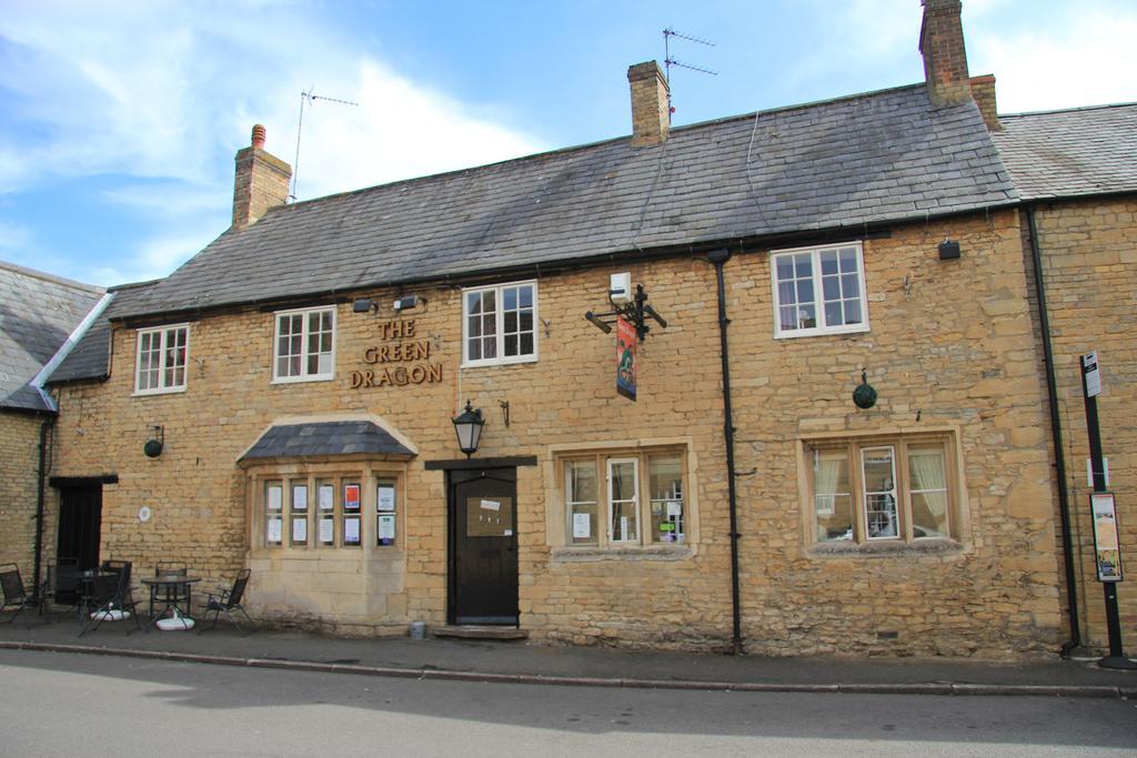 Green Dragon Hotel Brigstock Buitenkant foto